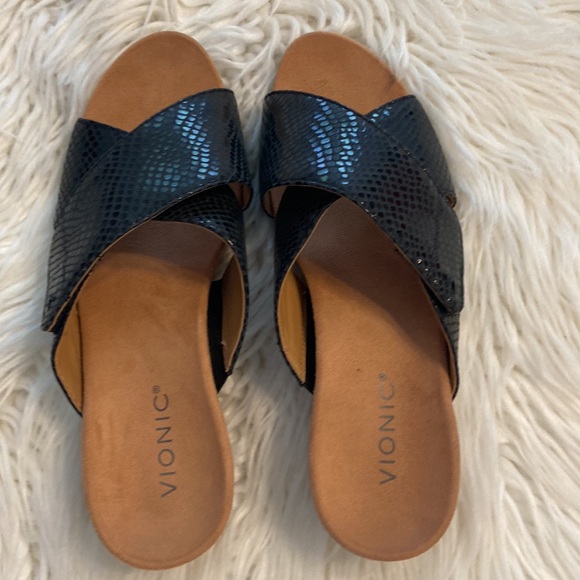 VIONIC Sandals size 9 BNWOT see all photos color black adjustable stripe